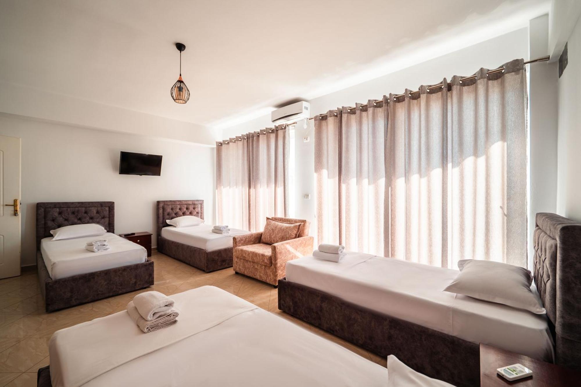 Alnes Hotel Sarandë Eksteriør billede