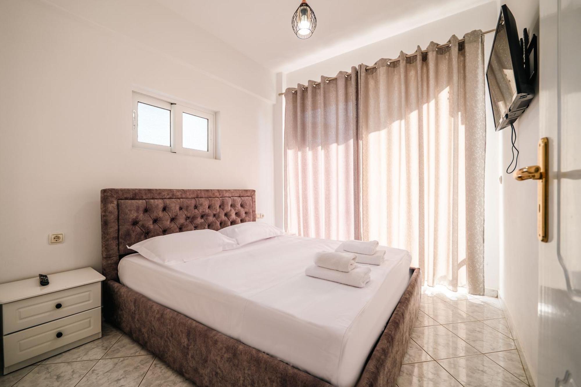 Alnes Hotel Sarandë Eksteriør billede