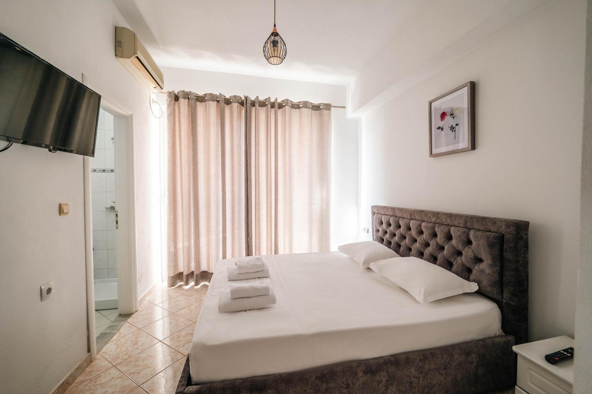 Alnes Hotel Sarandë Eksteriør billede