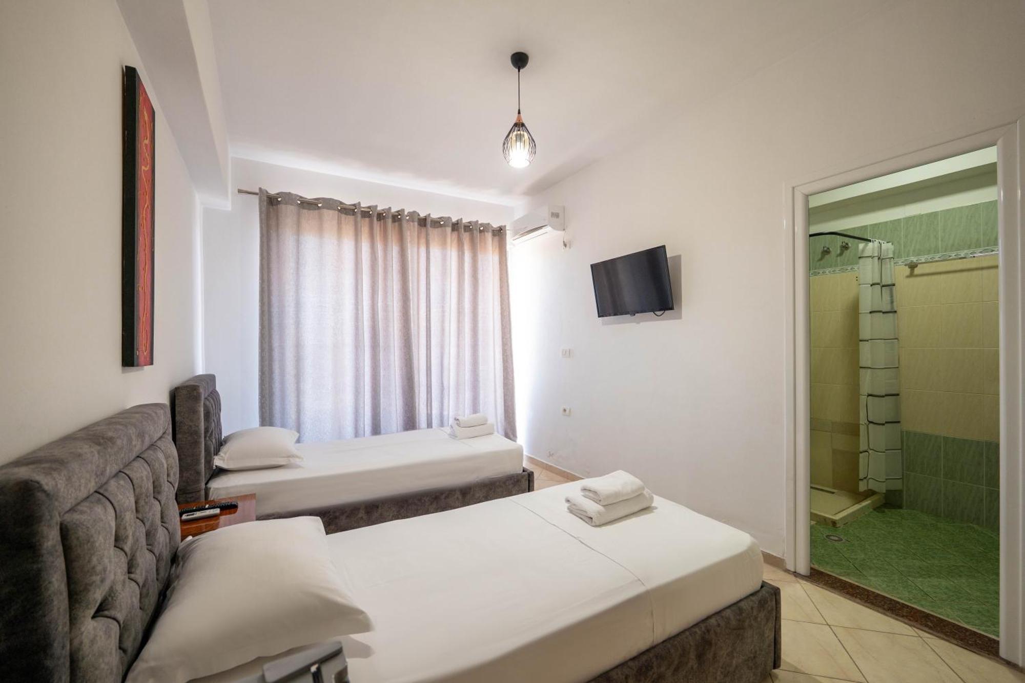 Alnes Hotel Sarandë Eksteriør billede