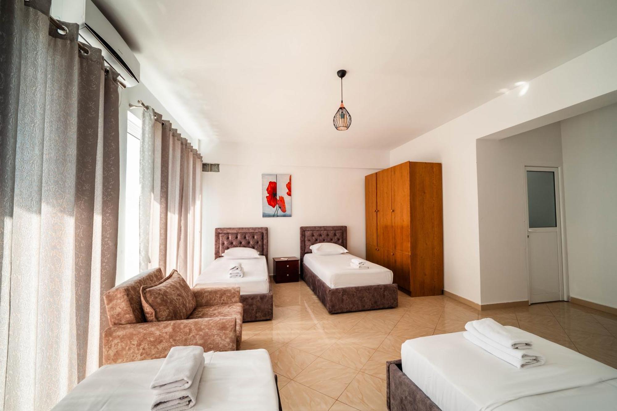 Alnes Hotel Sarandë Eksteriør billede
