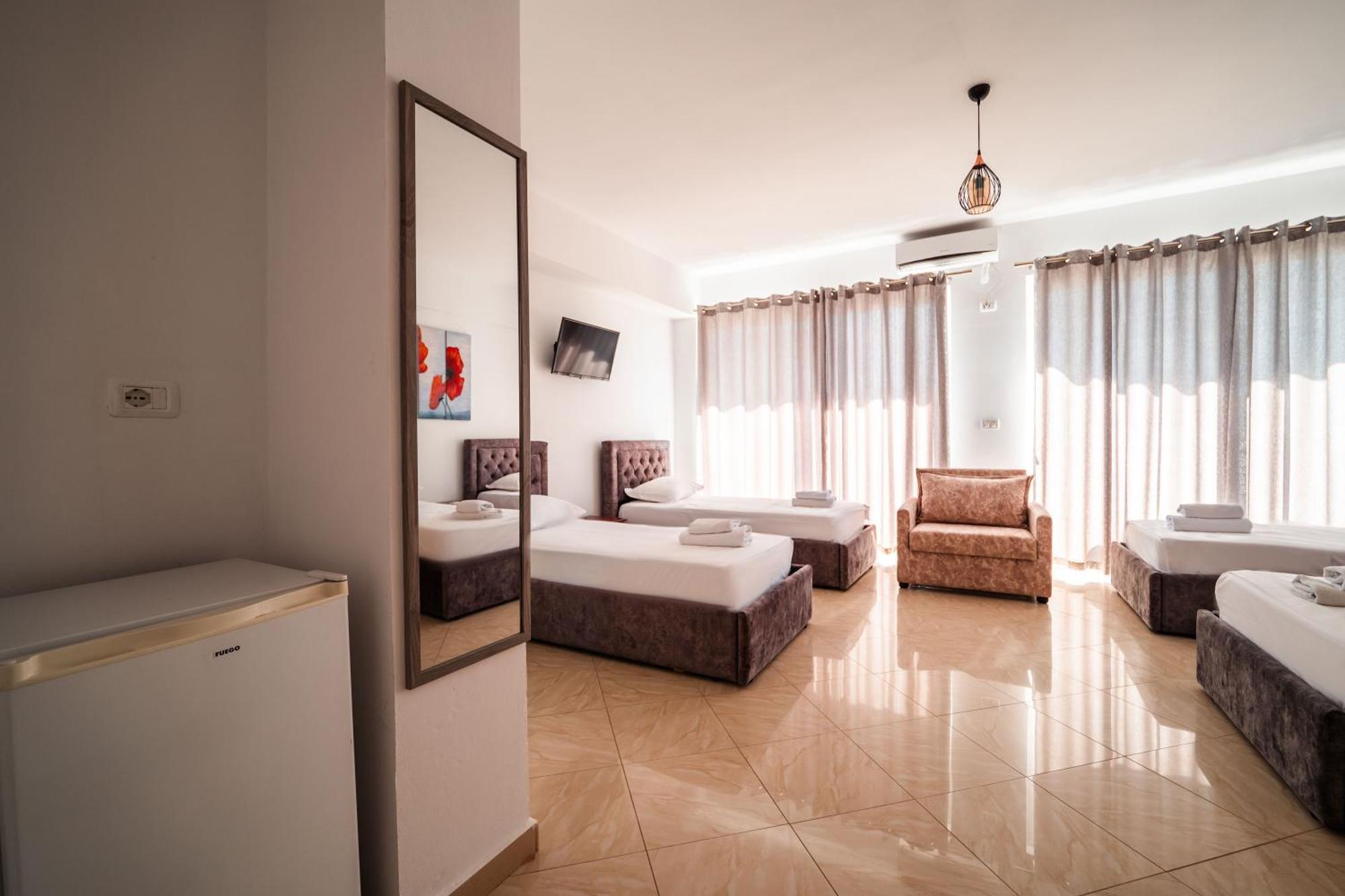 Alnes Hotel Sarandë Eksteriør billede