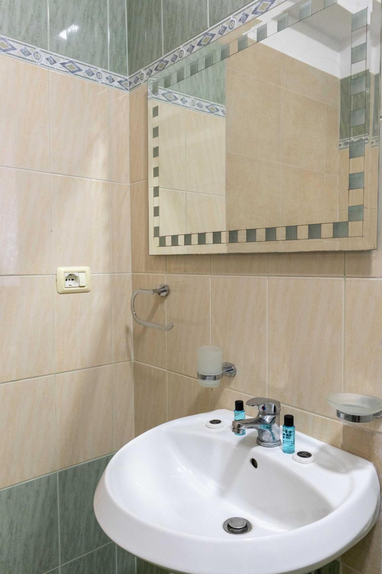 Alnes Hotel Sarandë Eksteriør billede
