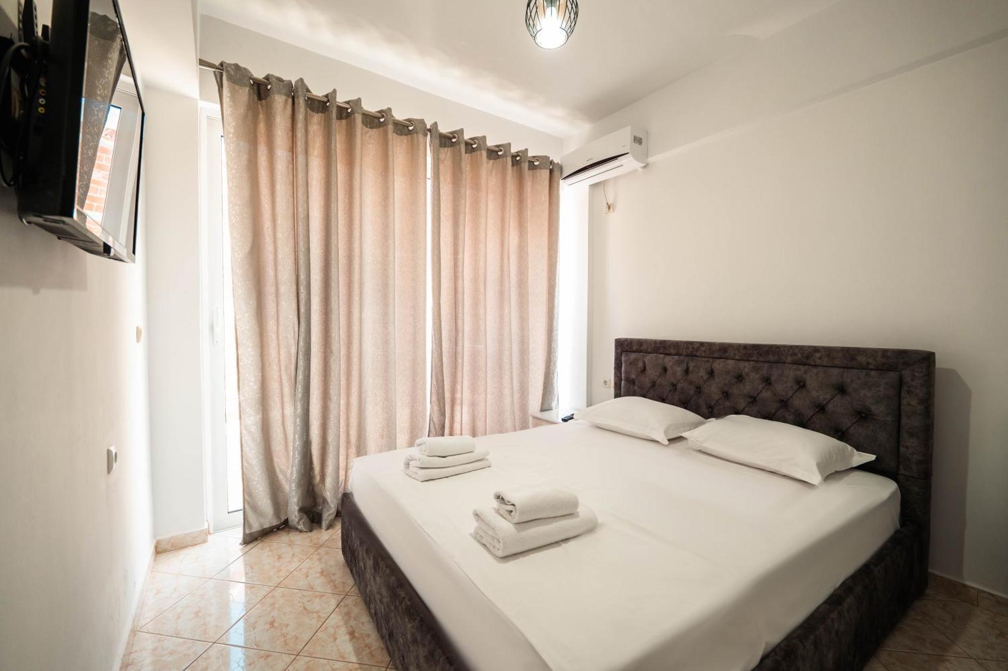 Alnes Hotel Sarandë Eksteriør billede