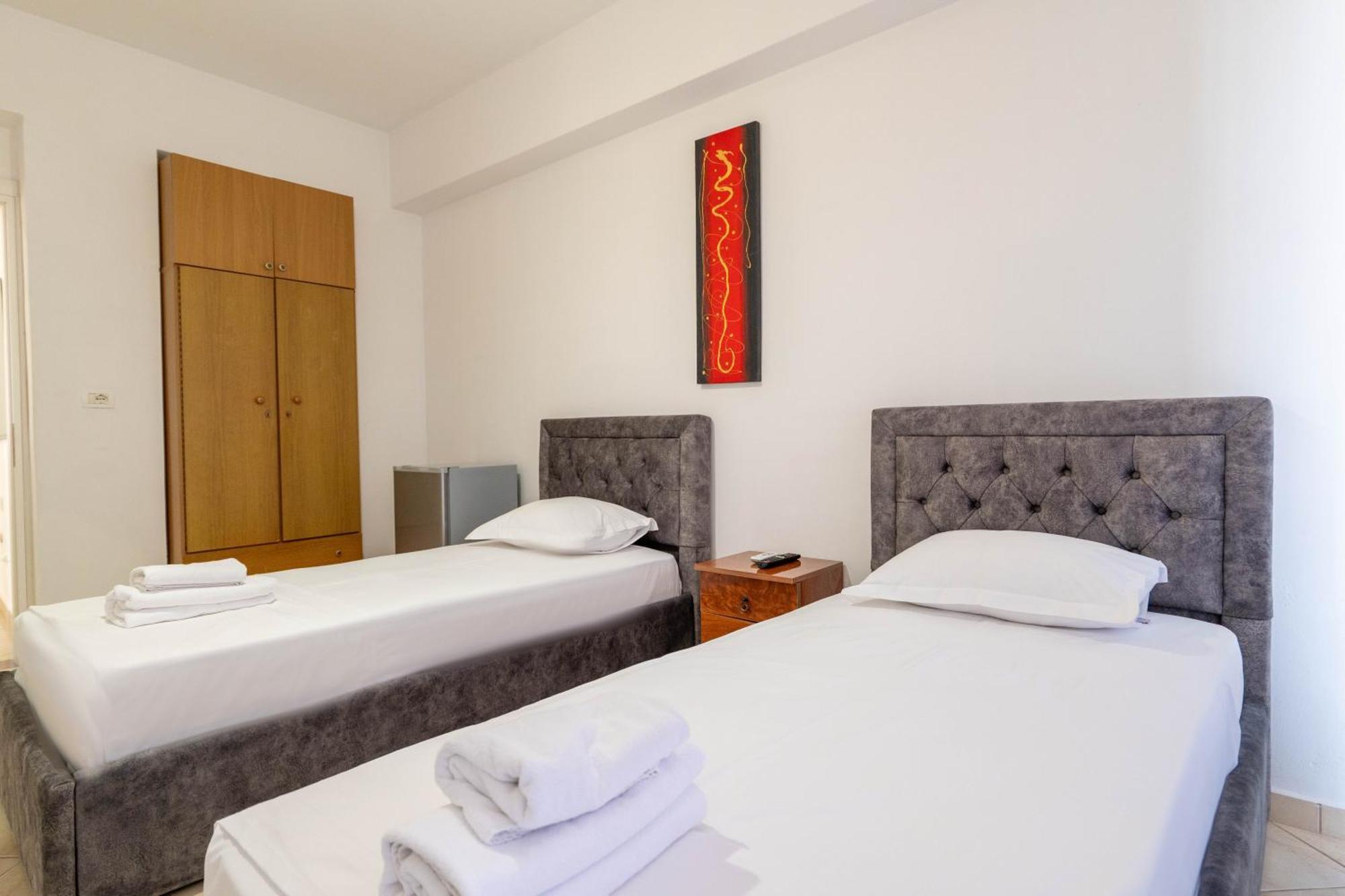 Alnes Hotel Sarandë Eksteriør billede