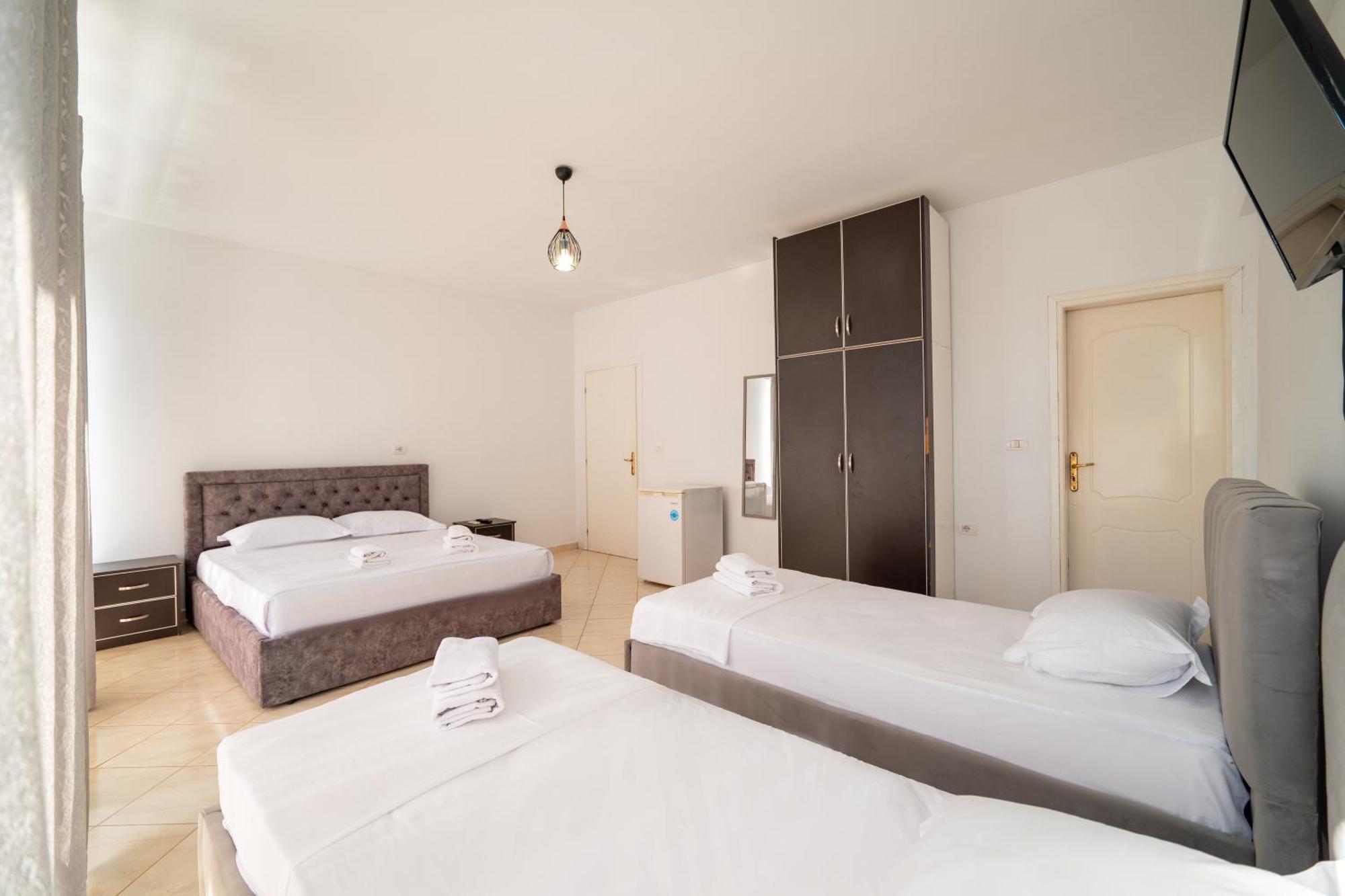 Alnes Hotel Sarandë Eksteriør billede