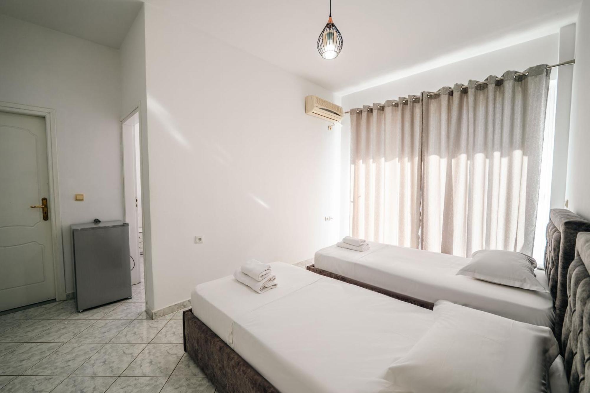 Alnes Hotel Sarandë Eksteriør billede