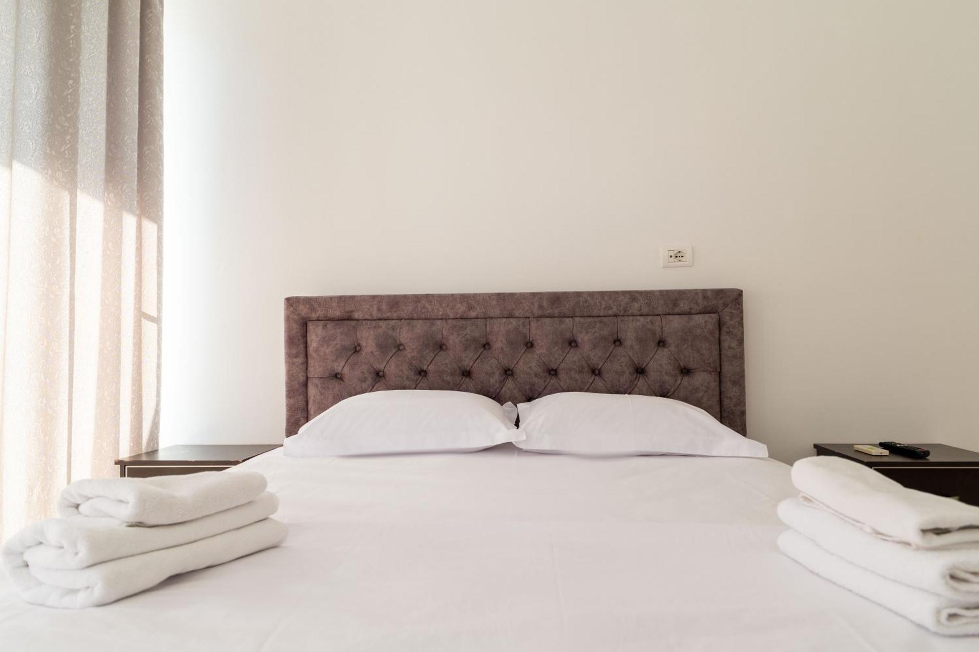 Alnes Hotel Sarandë Eksteriør billede