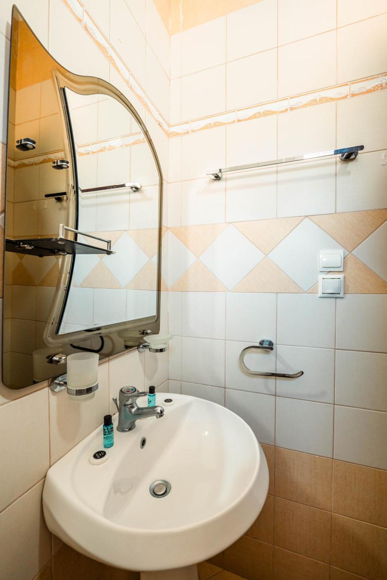 Alnes Hotel Sarandë Eksteriør billede
