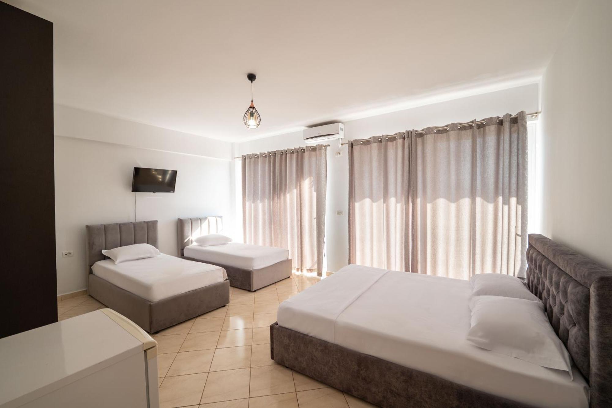 Alnes Hotel Sarandë Eksteriør billede